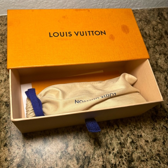 LV Jewel Square Sunglasses - Picture 6 of 7